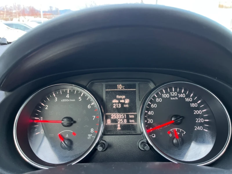 Nissan Qashqai 1.6i Facelift, снимка 9 - Автомобили и джипове - 53263920