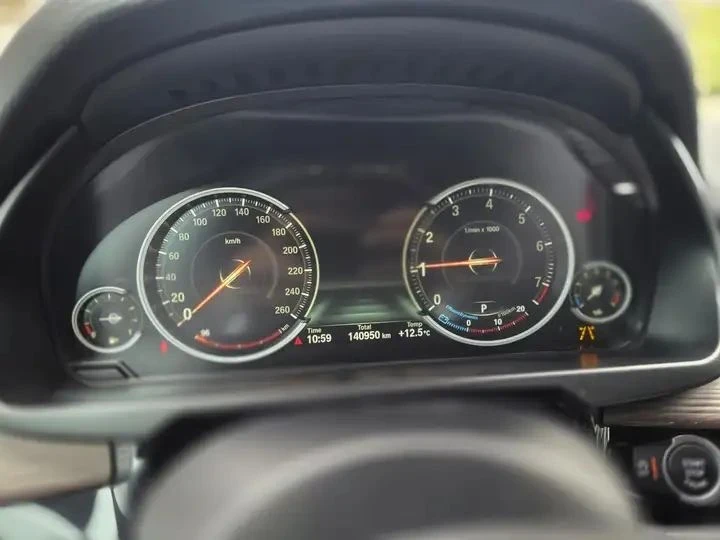 BMW X5 35I * M ПАКЕТ * ДИГИТАЛНО ТАБЛО * HEAD UP * 2016 *, снимка 8 - Автомобили и джипове - 55003431