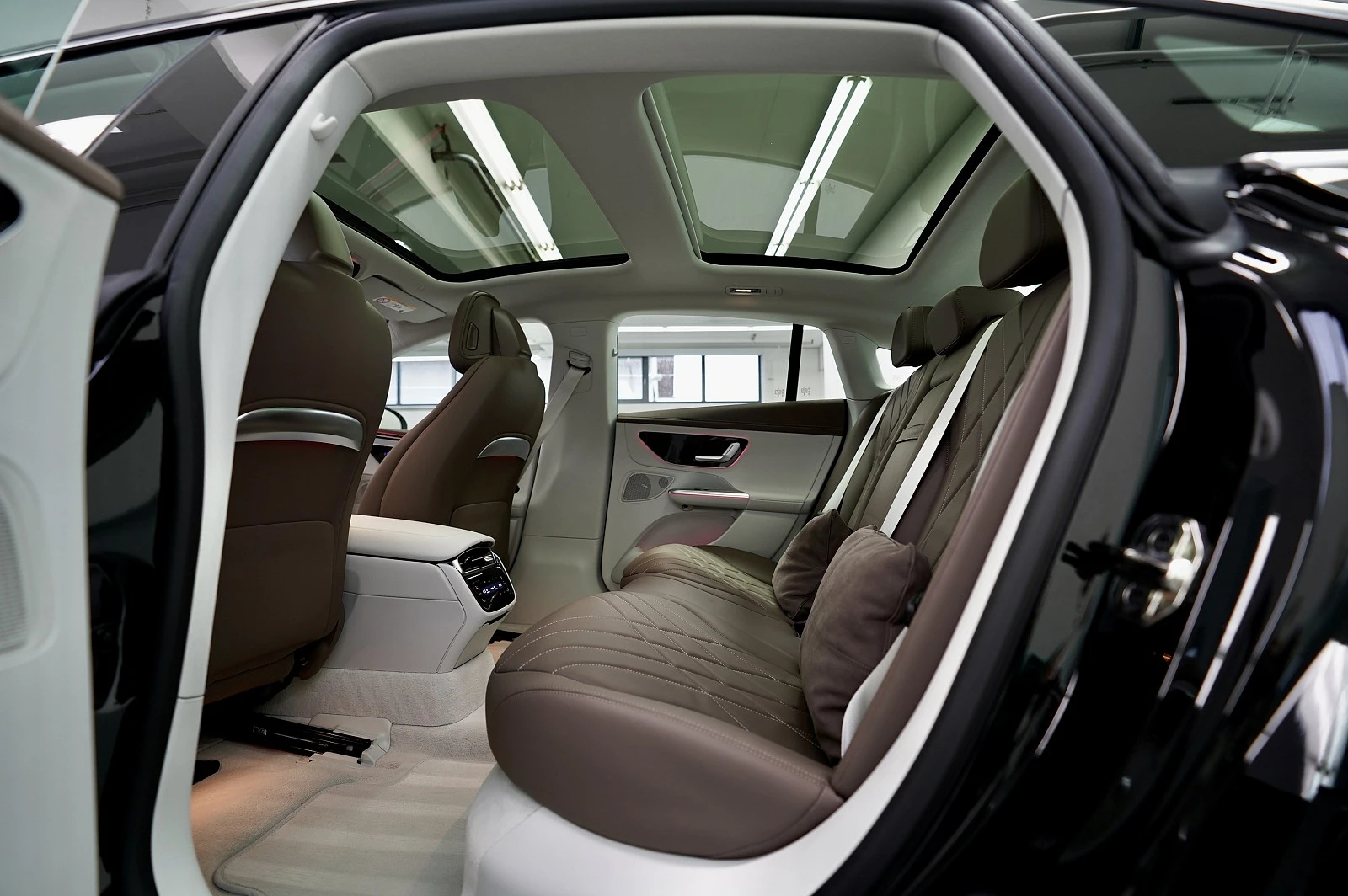 Mercedes-Benz EQE 300 | Mobile.bg   14