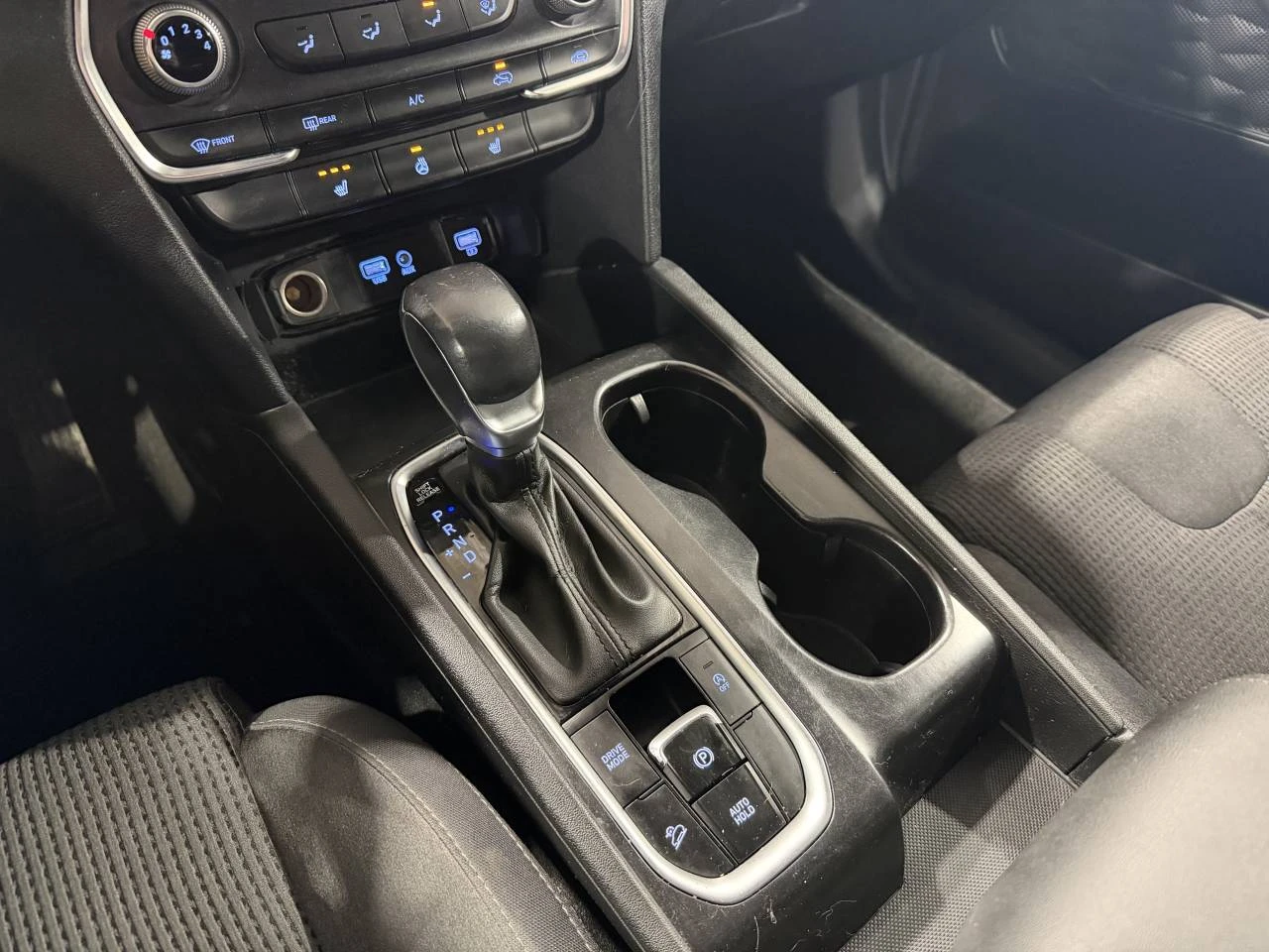 Hyundai Santa fe 2019 ESSENTIAL| ЧИСТА ИСТОРИЯ, снимка 12 - Автомобили и джипове - 53805186