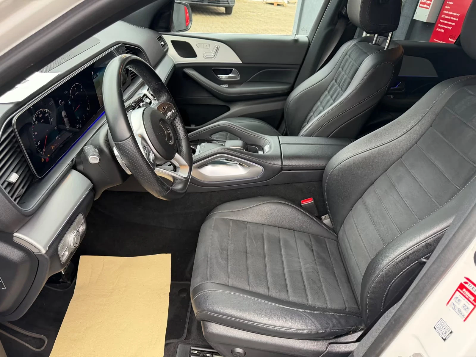 Mercedes-Benz GLE 350 d/4MATIC/272HP/AMG/CAM/NAVI/ACC/AHK/CPLAY/962g, снимка 4 - Автомобили и джипове - 53915782