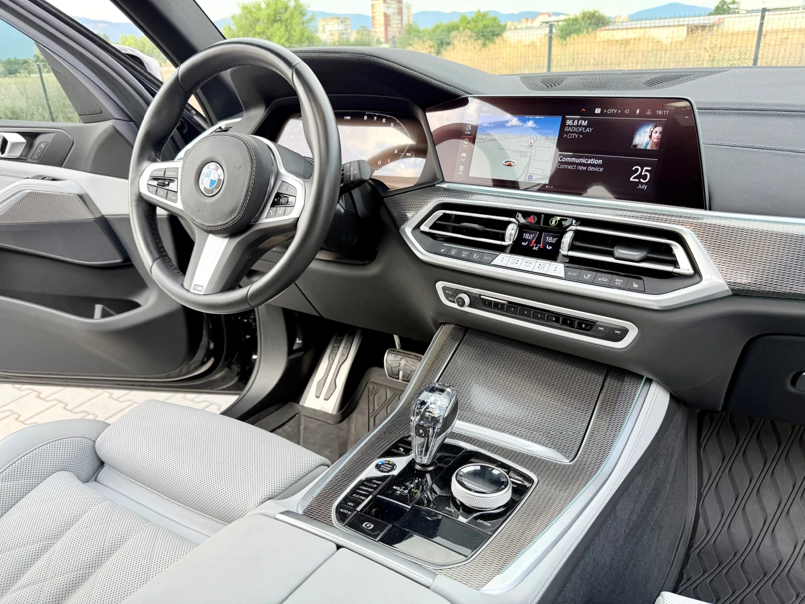 BMW X5 M40i/Laser/Swarovski/Skylounge, снимка 12 - Автомобили и джипове - 54620903