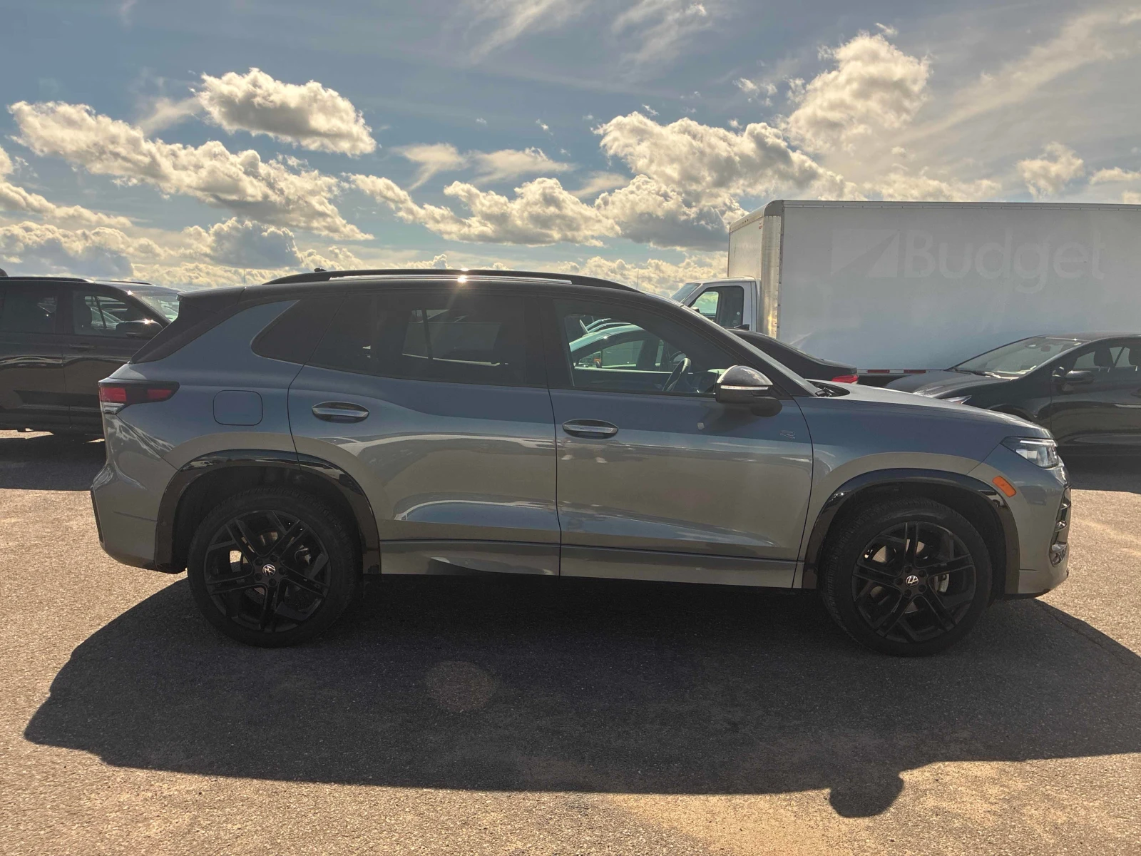 VW Tiguan * Comfortline R Line Black Edition* АВТОКРЕДИТ * , снимка 16 - Автомобили и джипове - 56030873