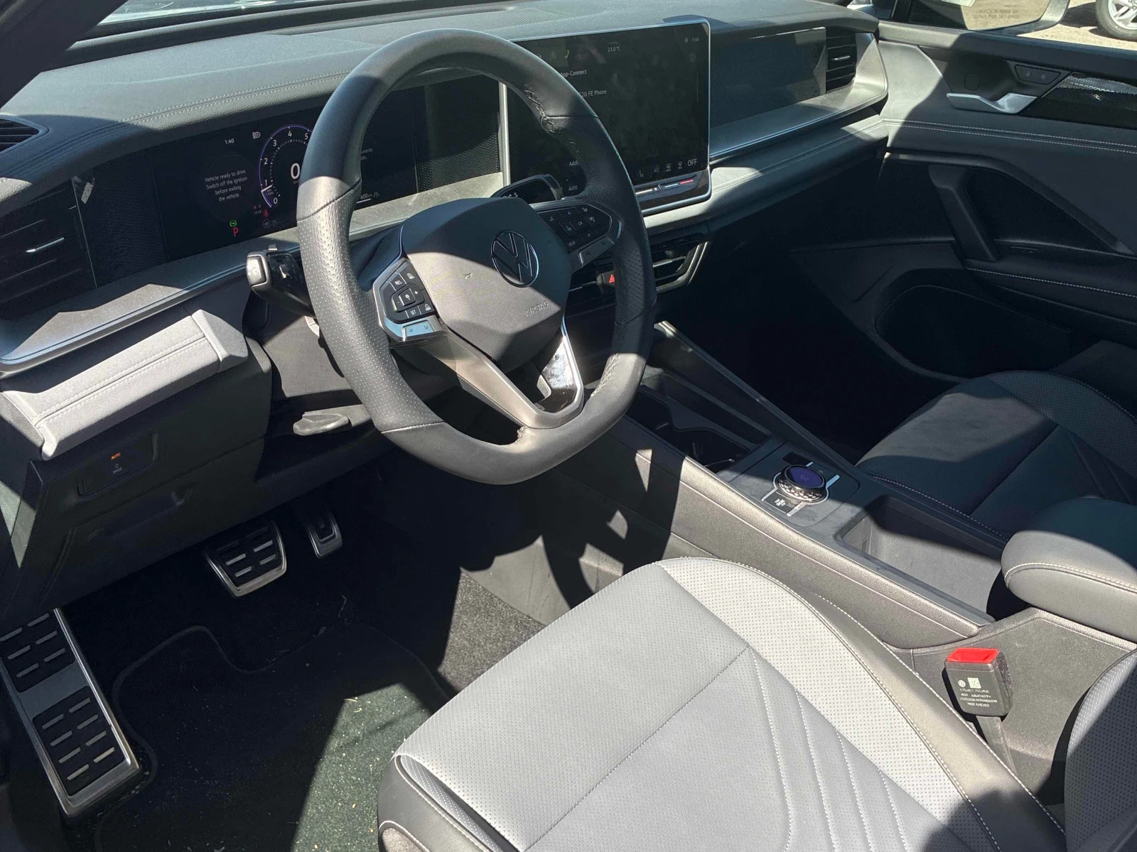VW Tiguan * Comfortline R Line Black Edition* АВТОКРЕДИТ * , снимка 5 - Автомобили и джипове - 56030873