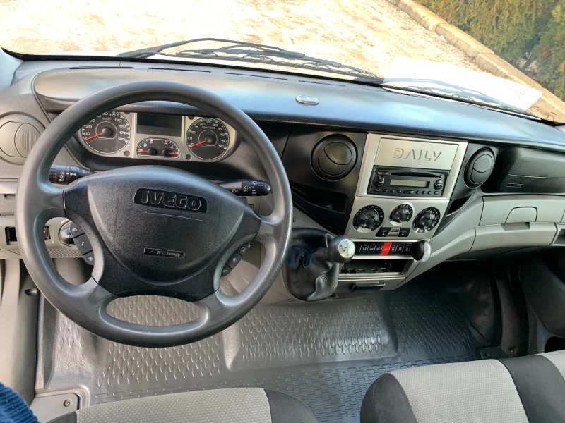 Iveco Daily 3.0* 7МЕСТА* 4.20М МАКСИ БАЗА* КЛИМА* ВСИЧКИ ЕКСТР, снимка 11 - Камиони - 48933615