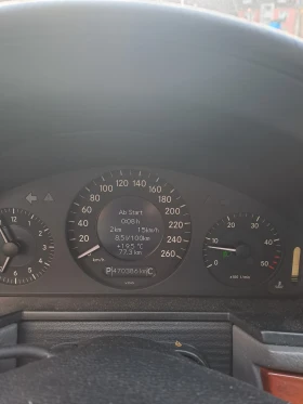 Mercedes-Benz E 200, снимка 12