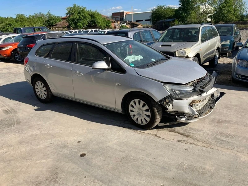 Opel Astra, снимка 1 - Автомобили и джипове - 45090225