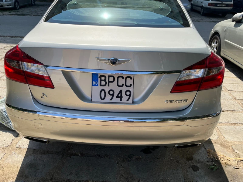 Hyundai Genesis Седан, снимка 3 - Автомобили и джипове - 41895619