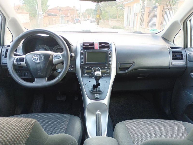 Toyota Auris, снимка 2 - Автомобили и джипове - 47269679