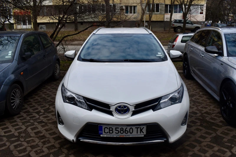 Toyota Auris Hybrid 1.8 - НОВА БАТЕРИЯ!!, снимка 1 - Автомобили и джипове - 48834782