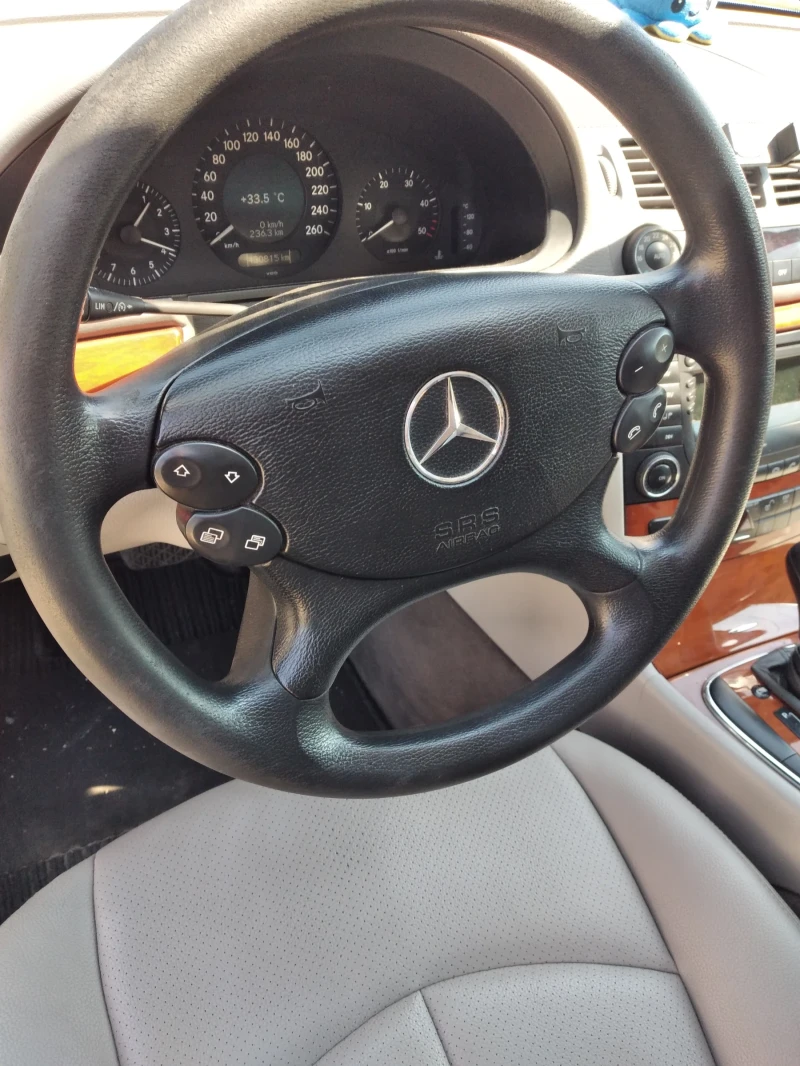 Mercedes-Benz E 200, снимка 8 - Автомобили и джипове - 49777015