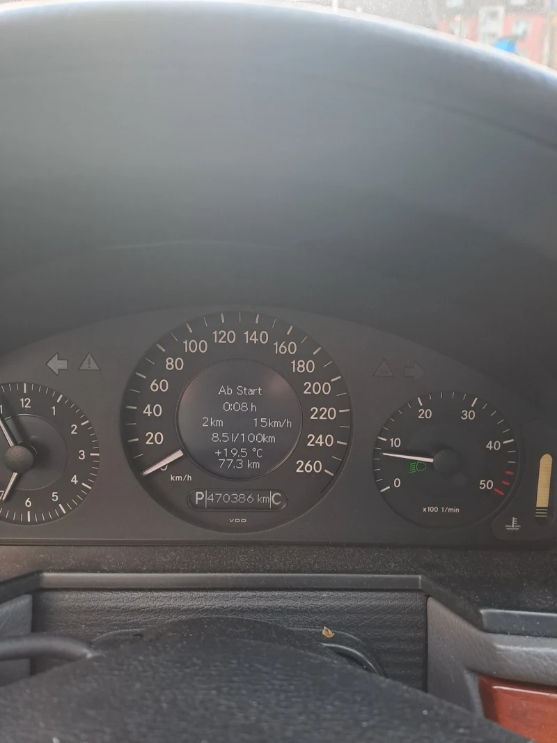 Mercedes-Benz E 200, снимка 12 - Автомобили и джипове - 49777015