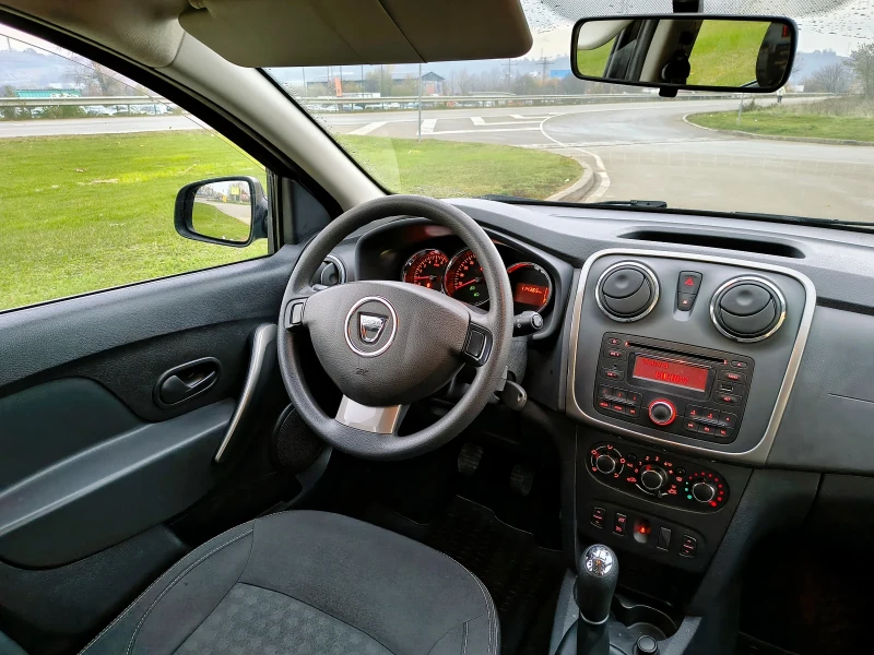 Dacia Sandero 1.2i 75к.с. 2015г., снимка 12 - Автомобили и джипове - 52558015
