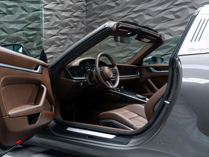 Porsche 911 992.1 TARGA 4* BOSE* 360CAM* ПОДГРЕВ* , снимка 2 - Автомобили и джипове - 55270386