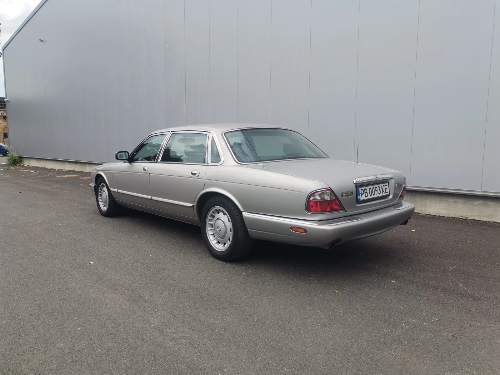 Jaguar Daimler 4.0i V8 long - изображение 3