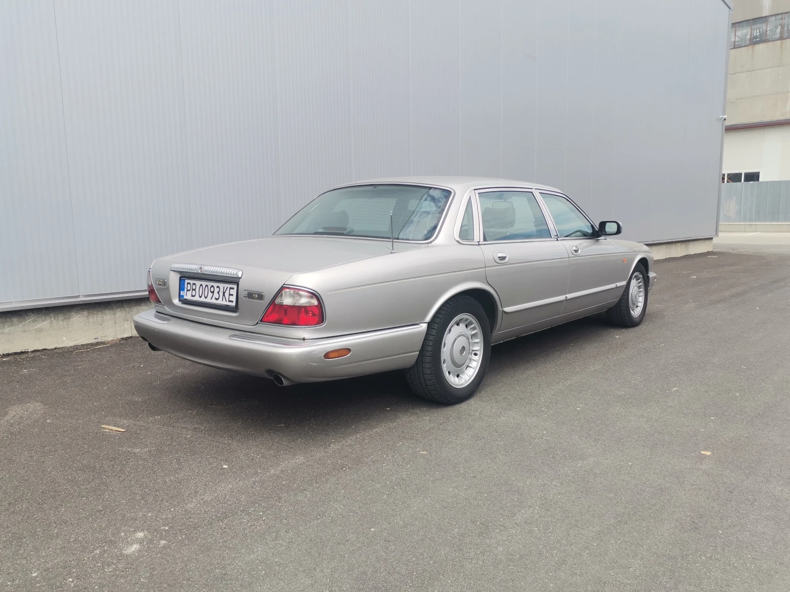 Jaguar Daimler 4.0i V8 long - изображение 5