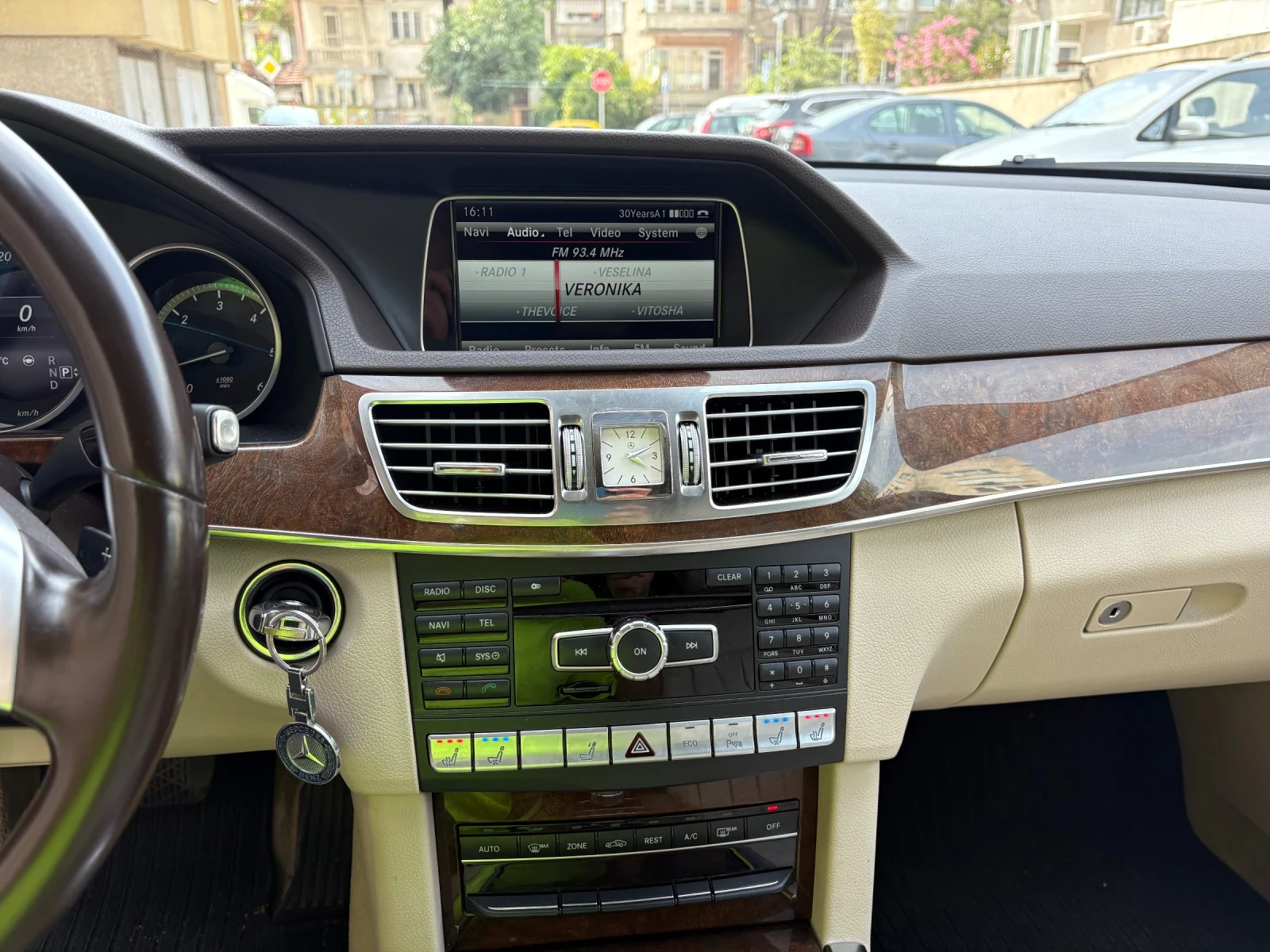 Mercedes-Benz E 350  - изображение 8