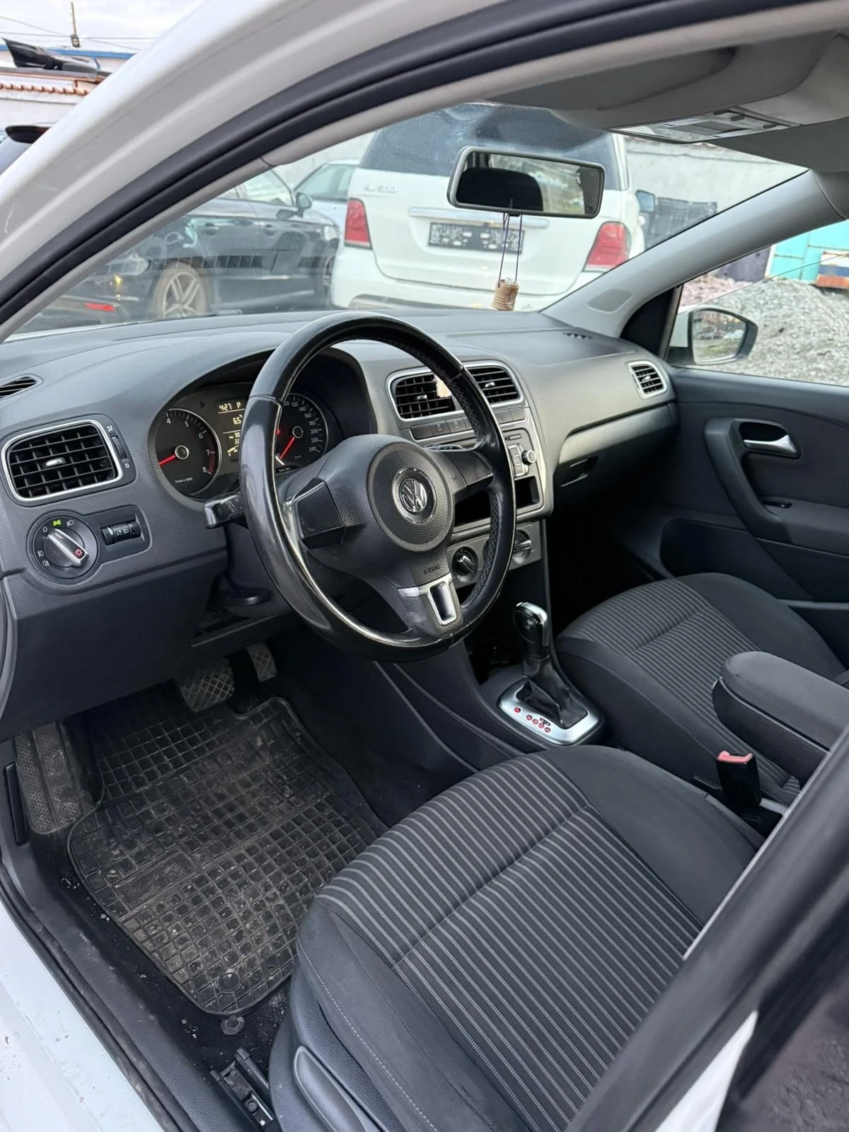 VW Polo 1.4 DSG 2г. Гаранция , снимка 3 - Автомобили и джипове - 53651258