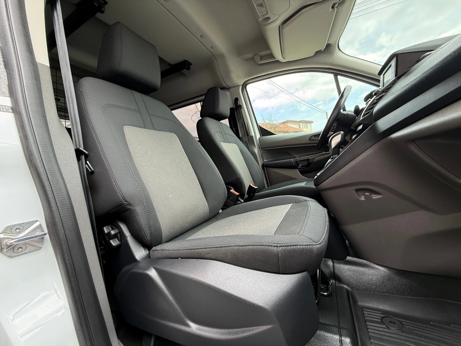 Ford Tourneo Connect ТОВАРОПЪТНИЧЕСКИ-AVTOMAT-ШВЕЙЦАРИЯ-TOP, снимка 14 - Автомобили и джипове - 53987354