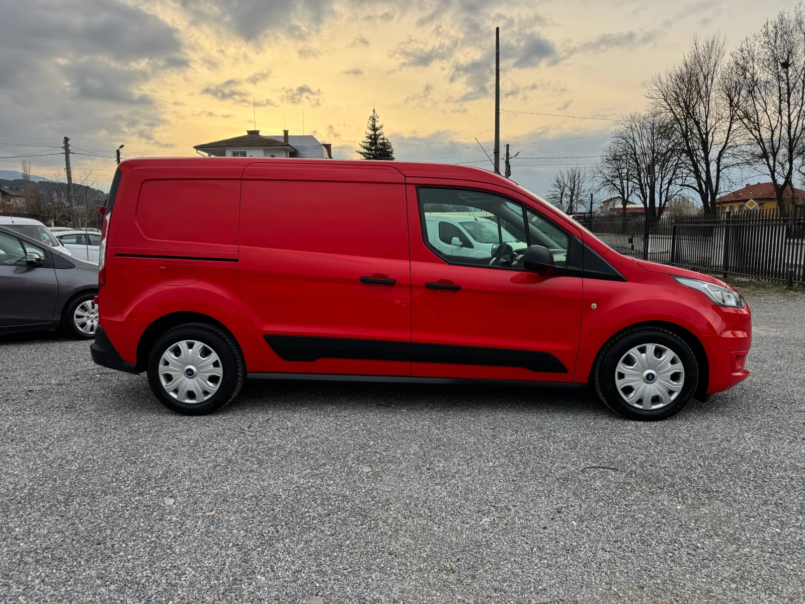 Ford Connect Transit 1.5d MAXI!! Facelift! 3 seats!! 2 doors!! , снимка 8 - Автомобили и джипове - 53999908