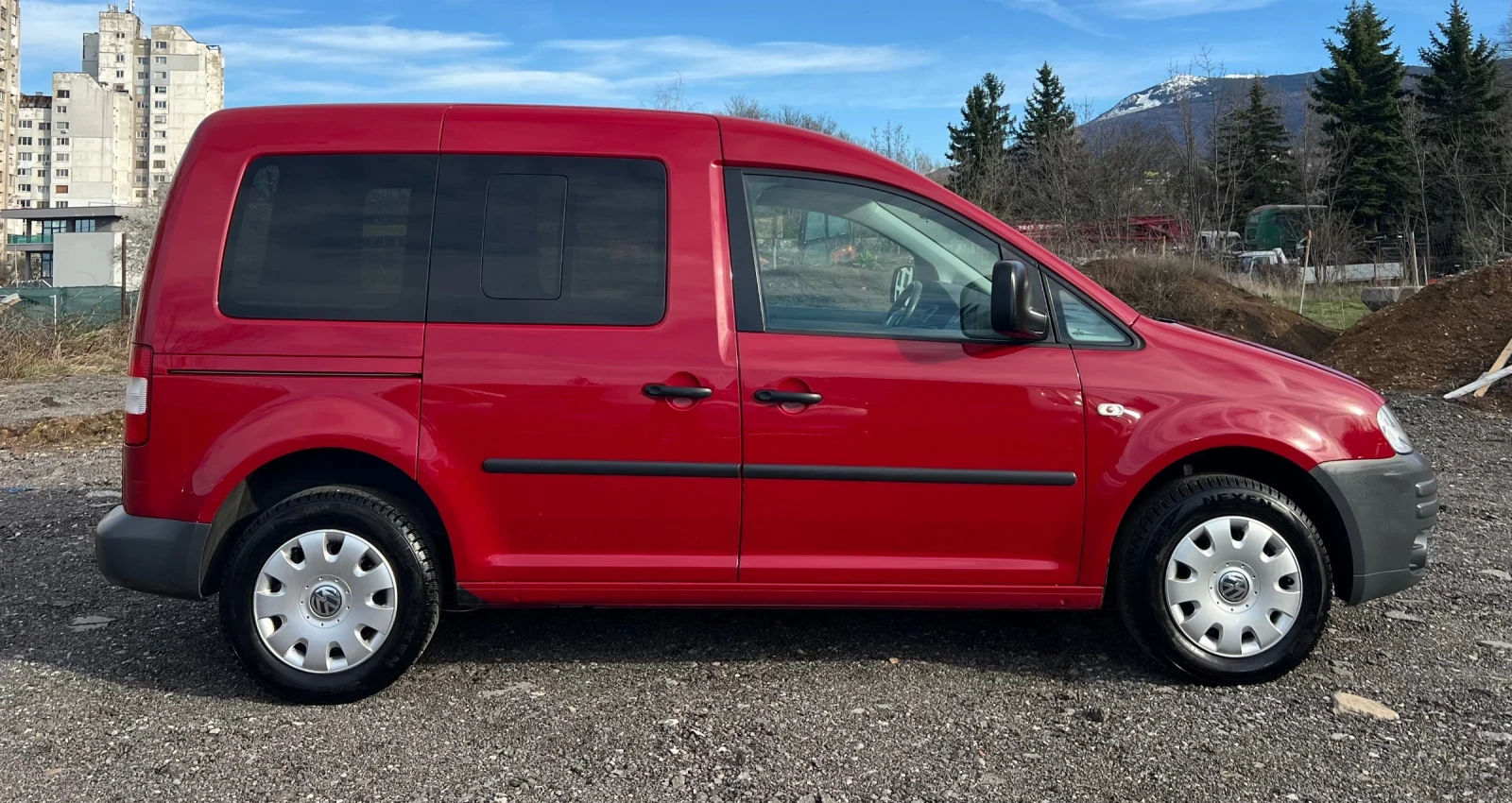 VW Caddy 1.4i Инвалидна рампа// активно окачване отзад, снимка 8 - Автомобили и джипове - 54116020