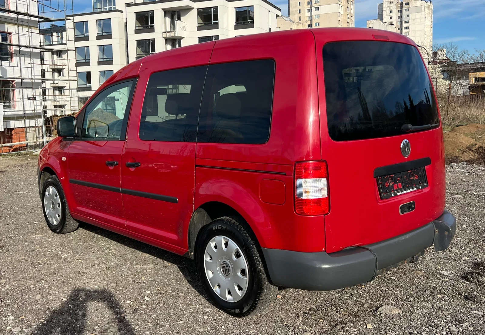 VW Caddy 1.4i Инвалидна рампа// активно окачване отзад, снимка 3 - Автомобили и джипове - 54116020