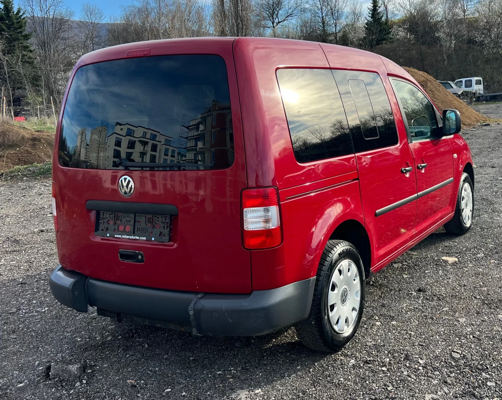 VW Caddy 1.4i Инвалидна рампа// активно окачване отзад, снимка 4 - Автомобили и джипове - 54116020