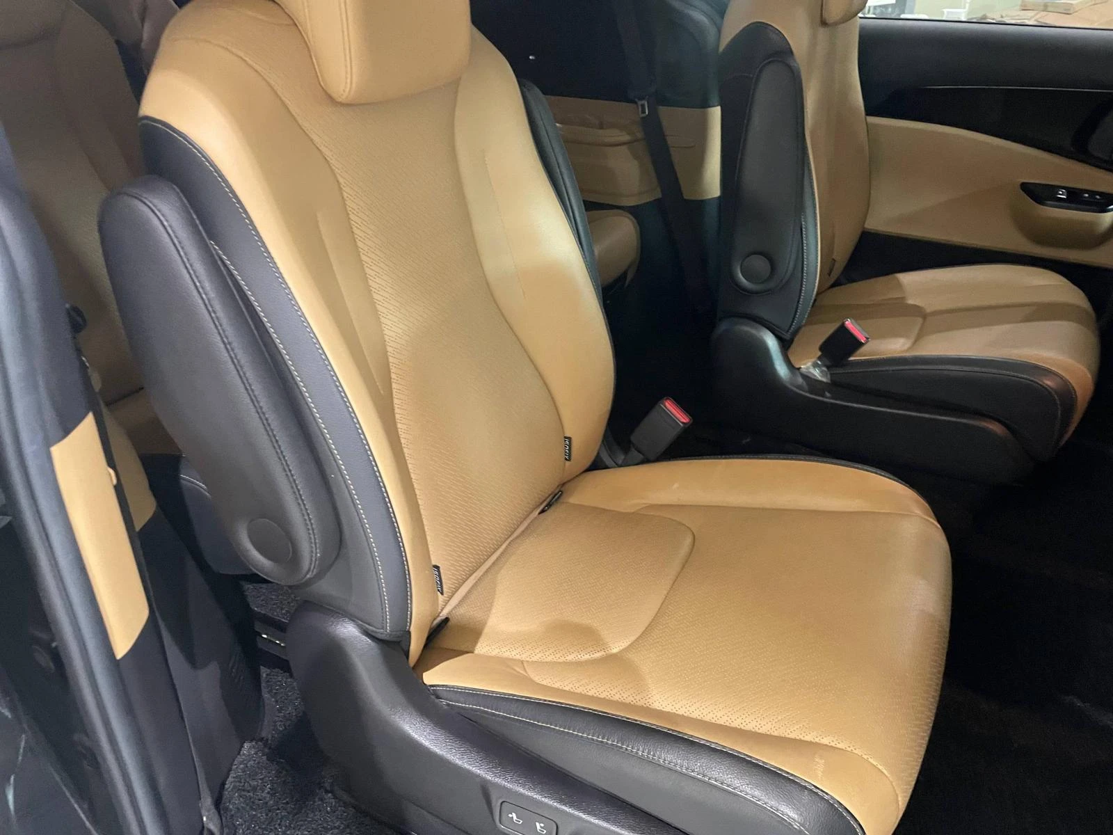 Kia Carnival 2.2 CRDi Prestige ! 8+ 1 !, снимка 16 - Автомобили и джипове - 54134862