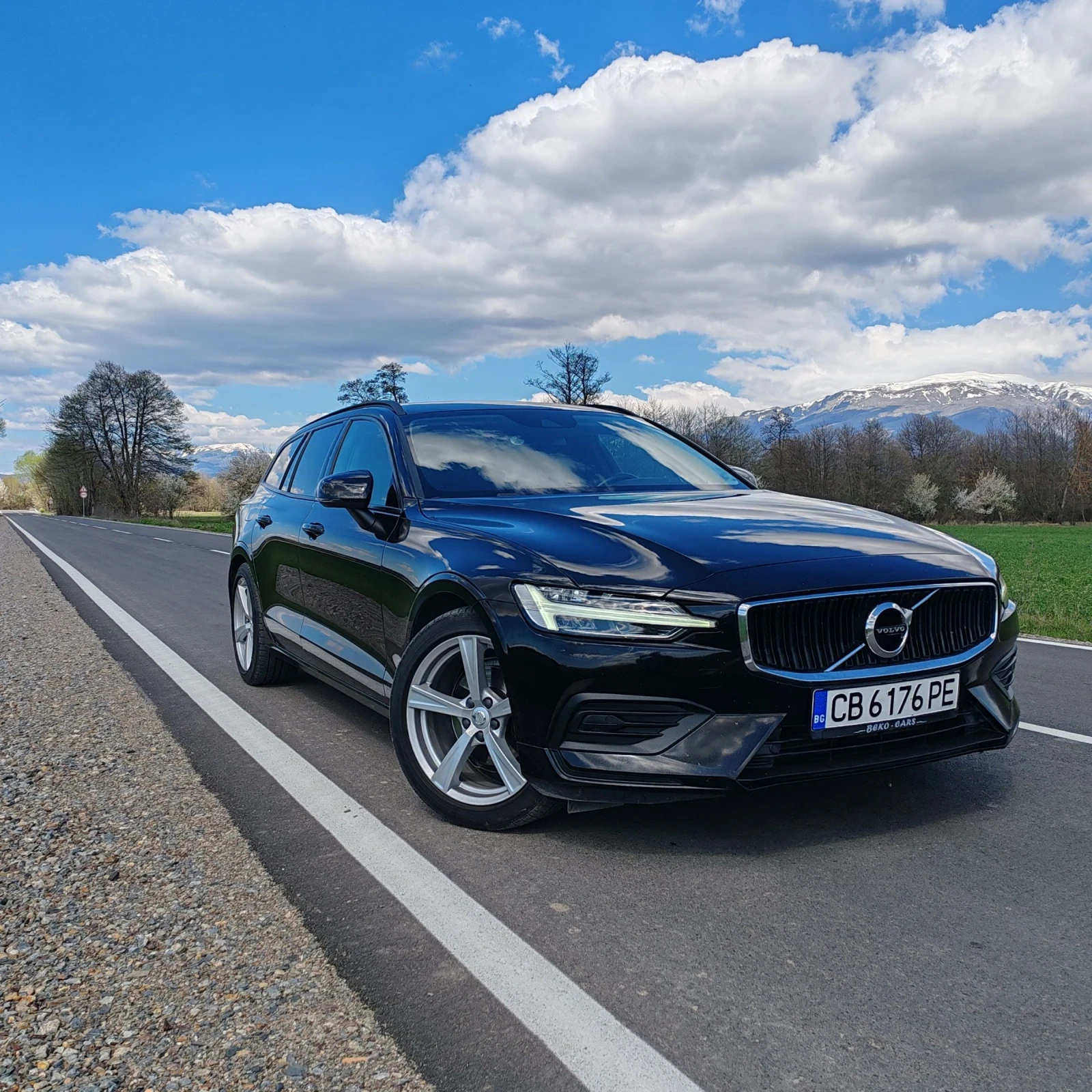 Volvo V60 2.0 D3, снимка 2 - Автомобили и джипове - 54140302