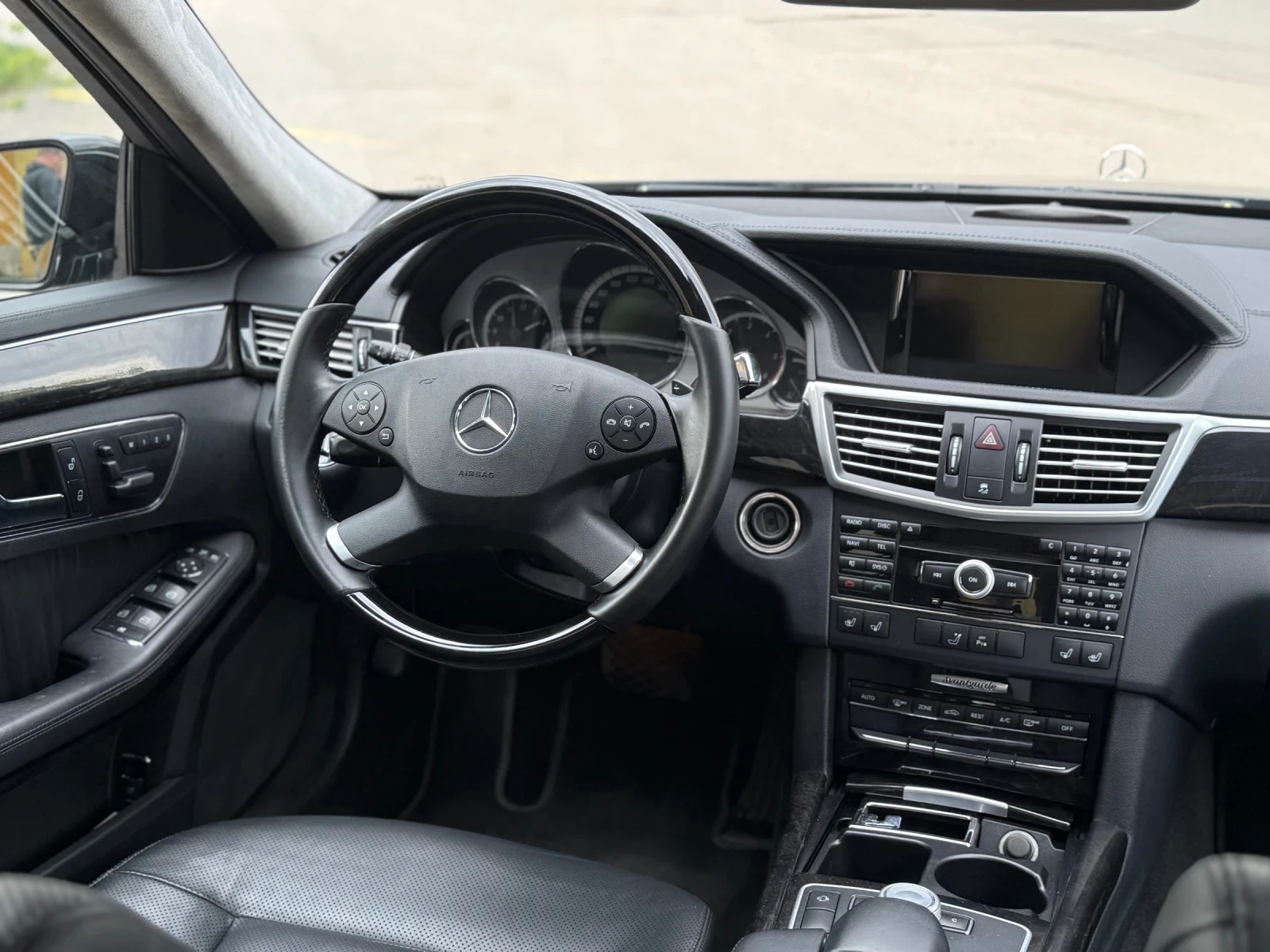 Mercedes-Benz E 350 Шито табло/шибидах/дистроник/memory/обдухване/топ, снимка 5 - Автомобили и джипове - 54387118