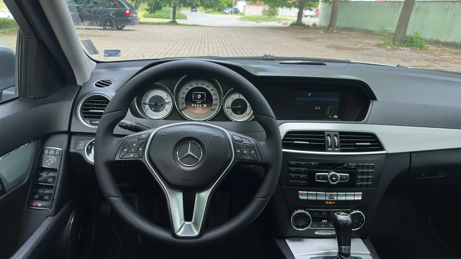 Mercedes-Benz C 220, снимка 8 - Автомобили и джипове - 54654400