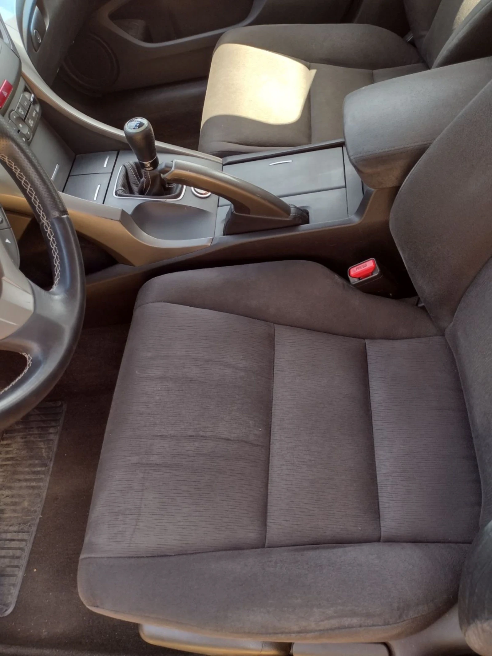 Honda Accord 2.2 i-DTEC , снимка 9 - Автомобили и джипове - 54966765