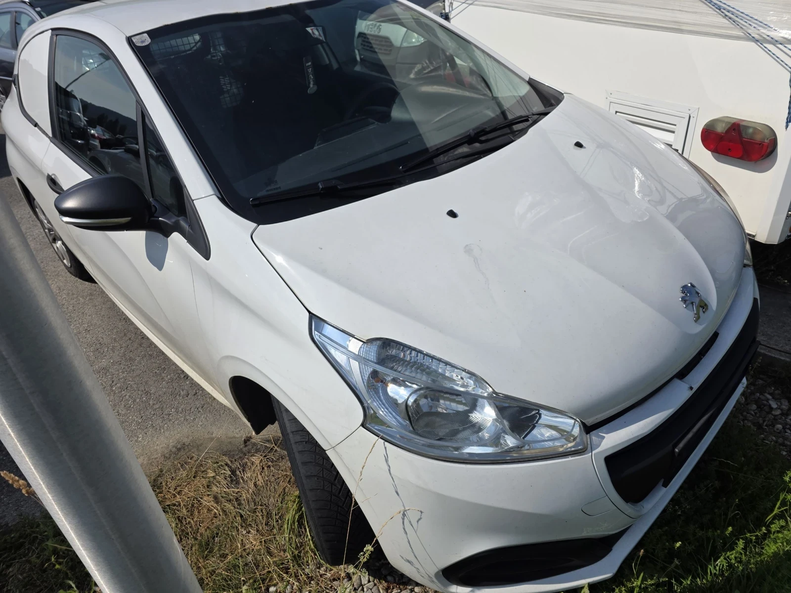 Peugeot 208 Товарна, снимка 2 - Автомобили и джипове - 55130434
