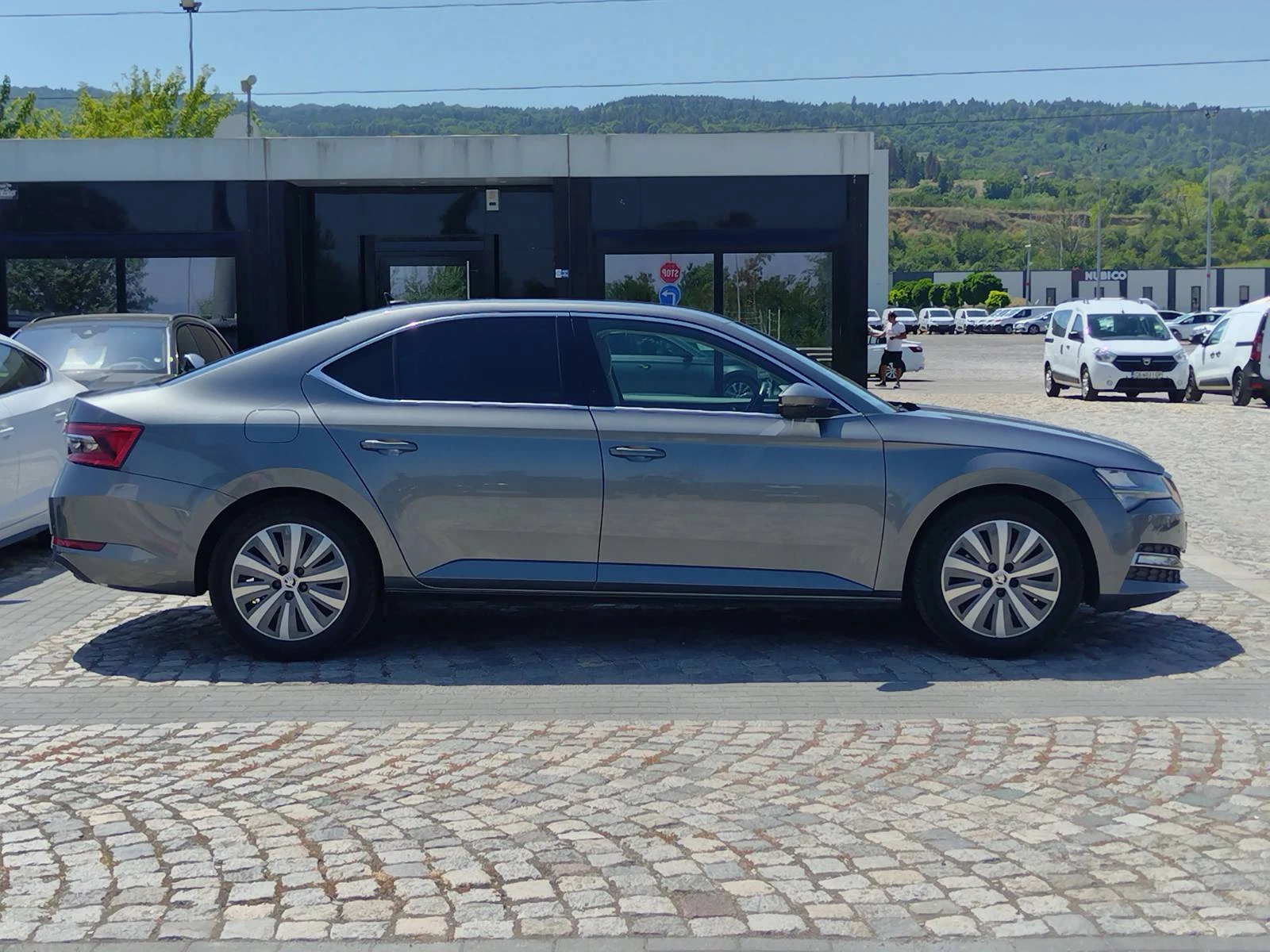 Skoda Superb 1.5TSI/150к.с., снимка 8 - Автомобили и джипове - 55575046