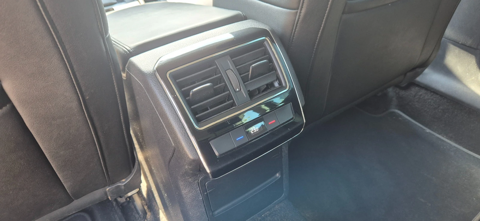 Skoda Superb 2.0 TDI, 147 kW, Combi Edition Facelift, снимка 12 - Автомобили и джипове - 55794080