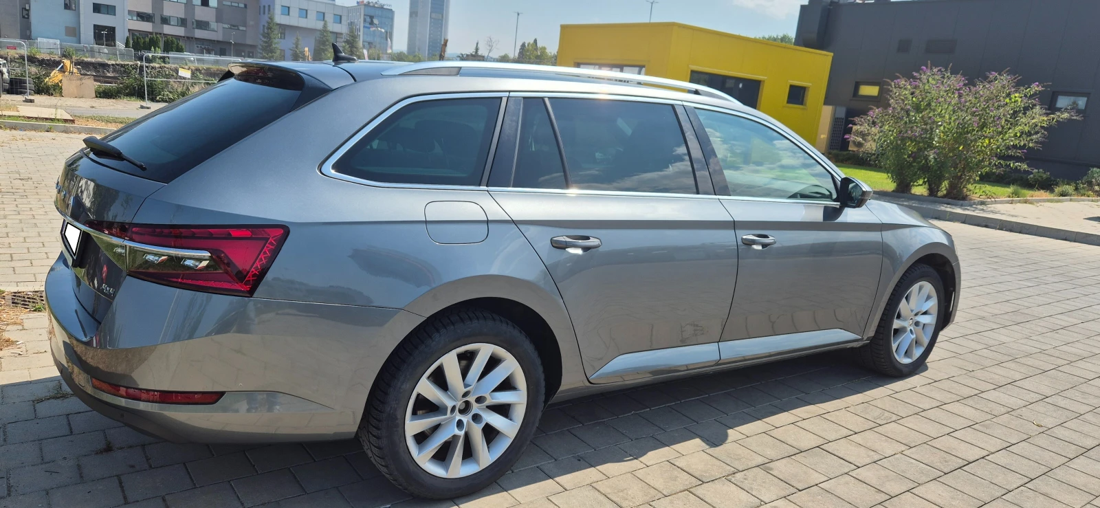 Skoda Superb 2.0 TDI, 147 kW, Combi Edition Facelift, снимка 5 - Автомобили и джипове - 55794080