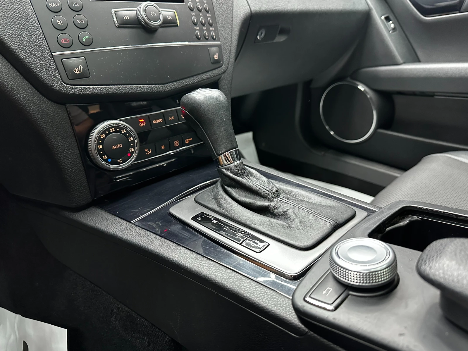 Mercedes-Benz C 220 CDI 170кс/Автомат/кожа/Подгряване/Шибедах, снимка 12 - Автомобили и джипове - 56140794