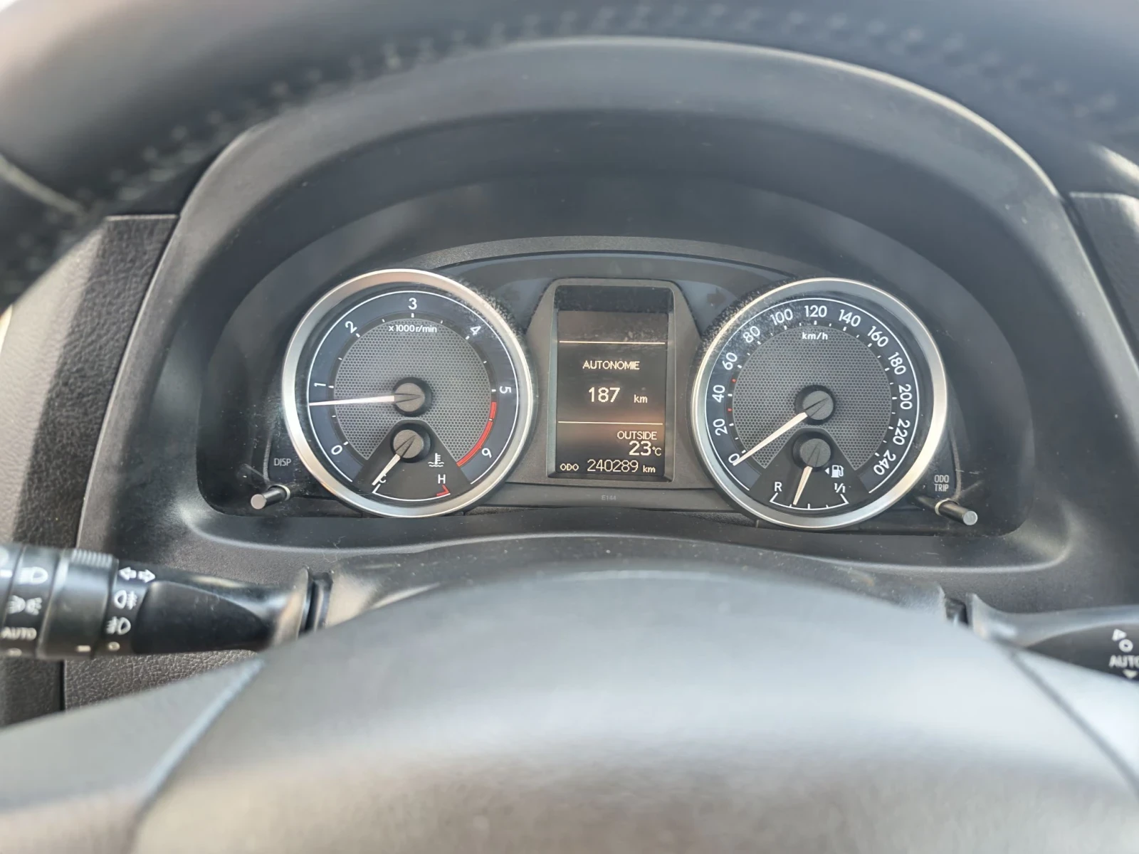 Toyota Auris 2.0 D4D 125k. Топ!!!, снимка 13 - Автомобили и джипове - 56157997