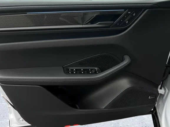 Porsche Macan Turbo = Sport Chrono = Гаранция - изображение 5