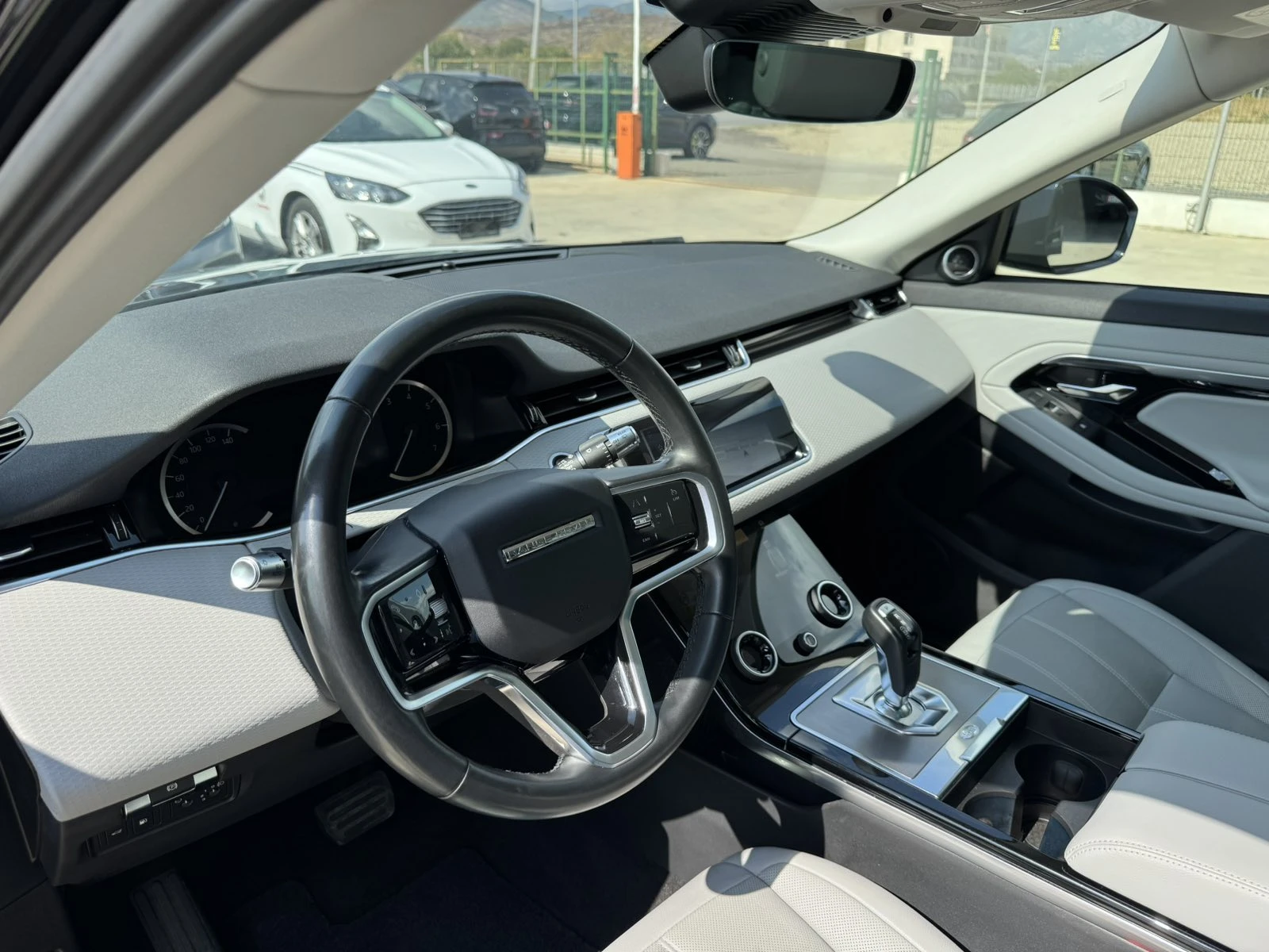 Land Rover Range Rover Evoque 200ps* 79хл.км* HYBRID* ПАНО* КАМЕРА* ОБДУХВАНЕ*  - изображение 8