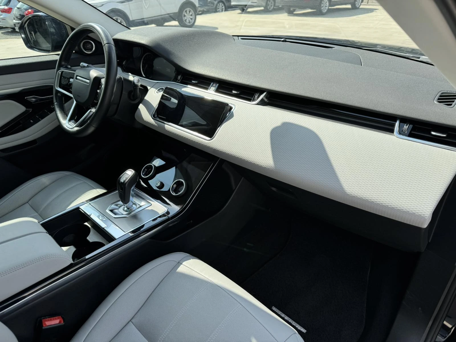 Land Rover Range Rover Evoque 200ps* 79хл.км* HYBRID* ПАНО* КАМЕРА* ОБДУХВАНЕ*  - изображение 9