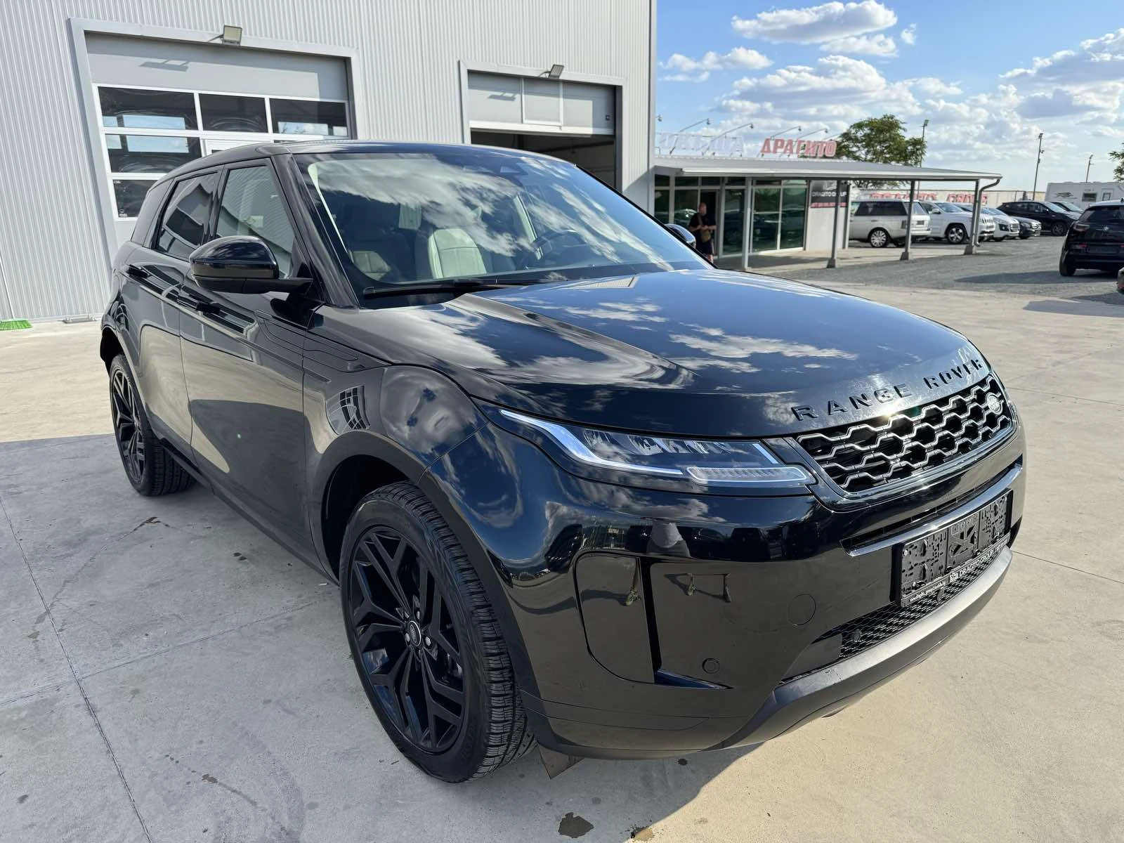 Land Rover Range Rover Evoque 309ps* 79хл.км* HYBRID* ПАНО* КАМЕРА* ОБДУХВАНЕ*  - изображение 7