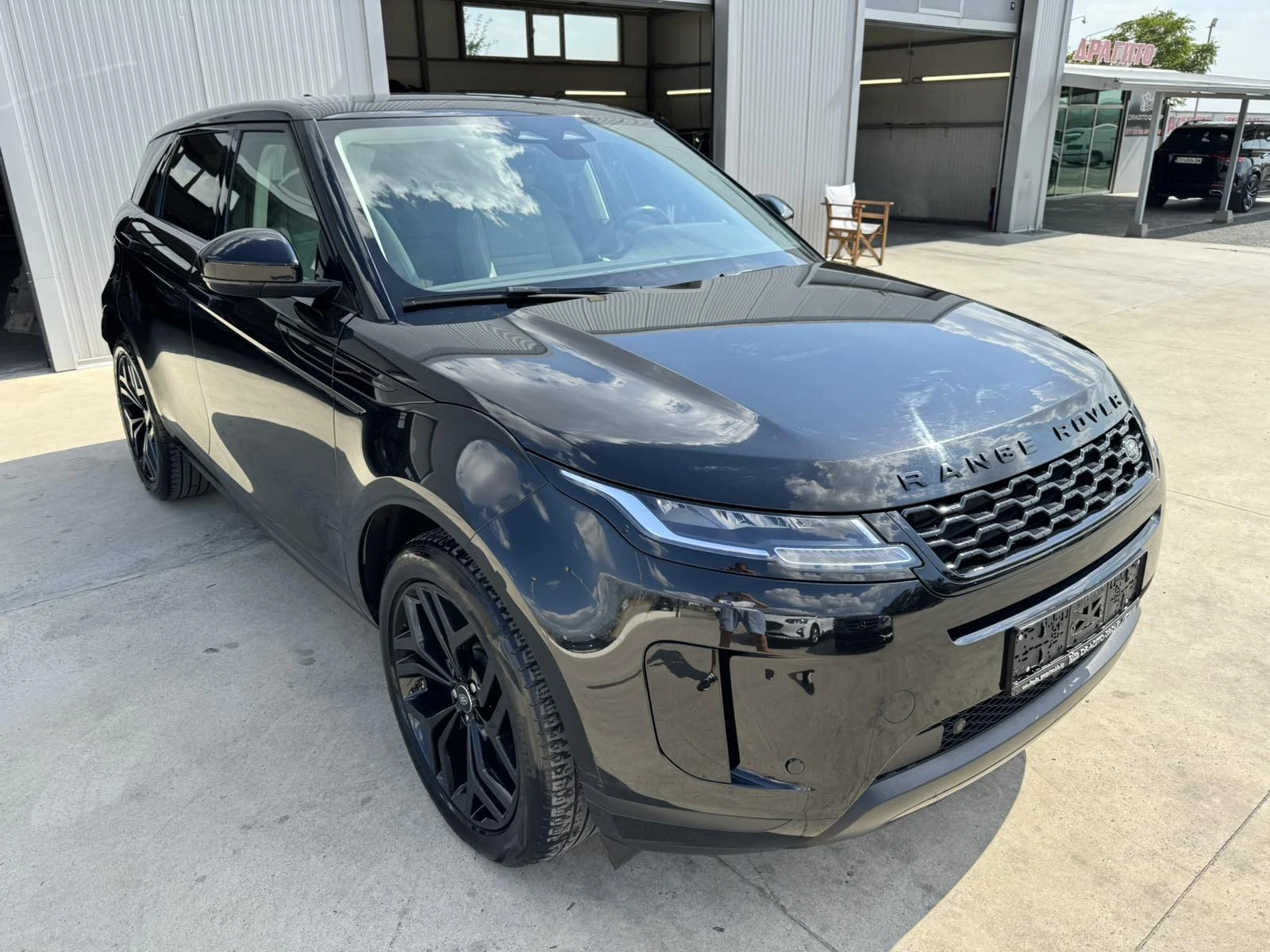Land Rover Range Rover Evoque 200ps* 79хл.км* HYBRID* ПАНО* КАМЕРА* ОБДУХВАНЕ*  - изображение 7