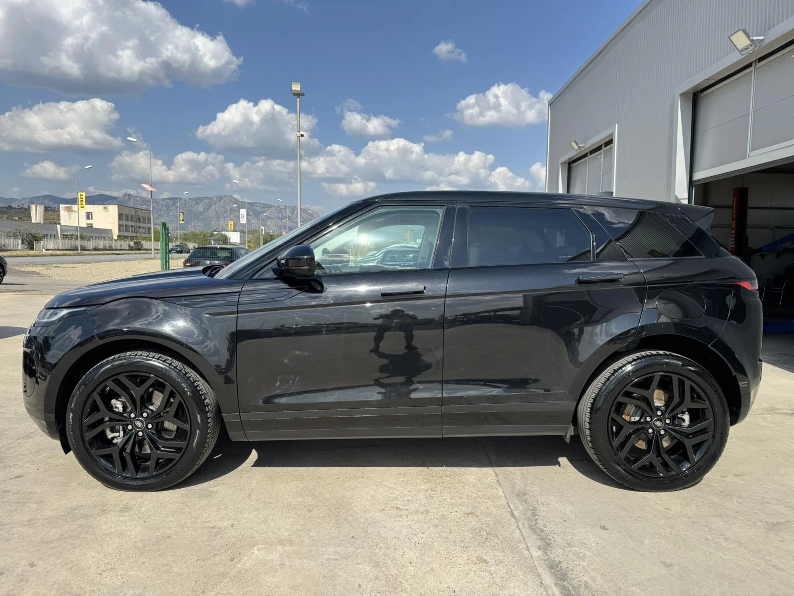 Land Rover Range Rover Evoque 200ps* 79хл.км* HYBRID* ПАНО* КАМЕРА* ОБДУХВАНЕ*  - изображение 2