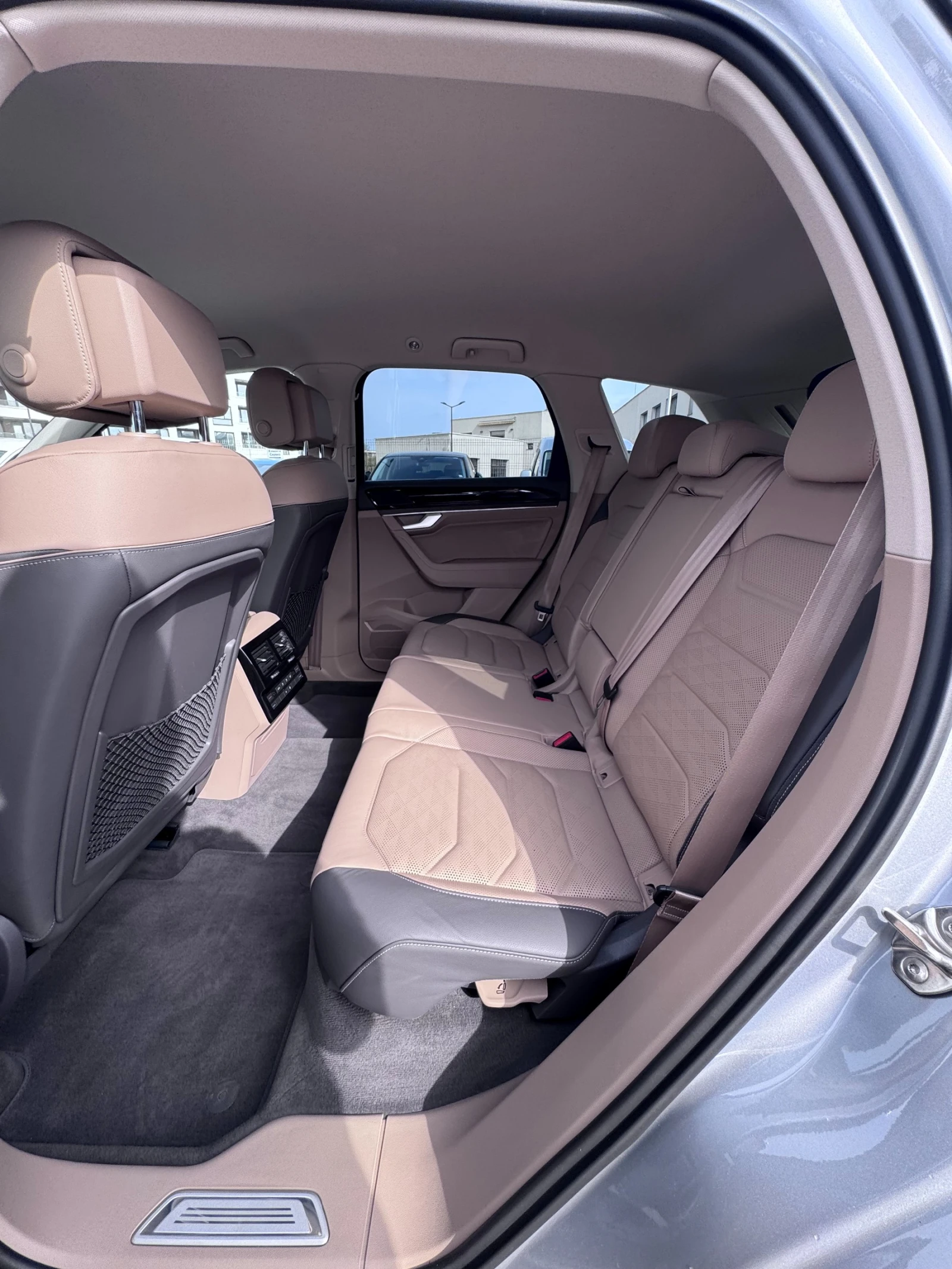 VW Touareg, снимка 8 - Автомобили и джипове - 54229630