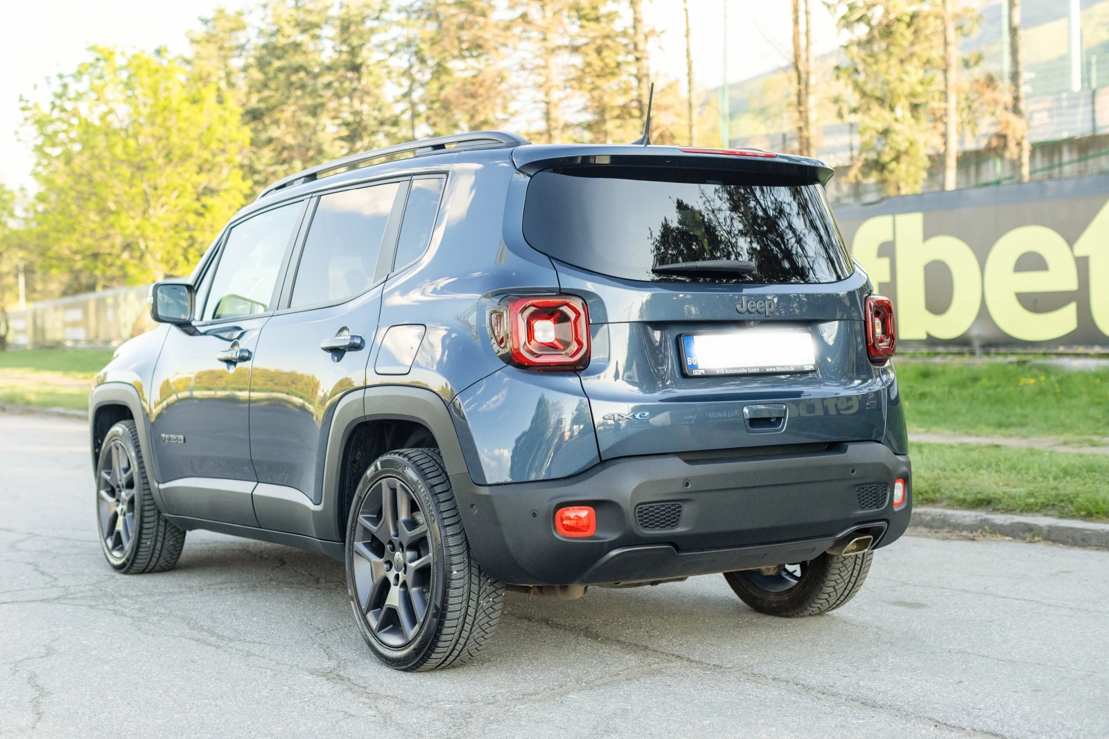 Jeep Renegade 1.3 Plug-in Hybrid, 4Х4, Автомат, снимка 4 - Автомобили и джипове - 54437496