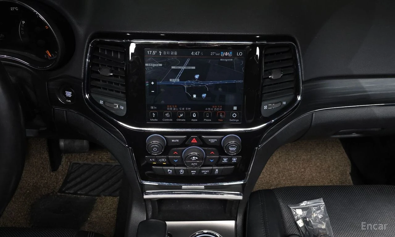 Jeep Grand cherokee 3.6* V6* 8ZF* ПОДГРЕВ* ОБДУХВАНЕ* КАМЕРА* КЕЙЛЕС* , снимка 8 - Автомобили и джипове - 54737189