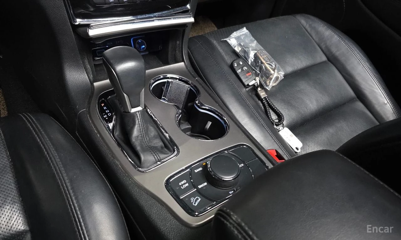Jeep Grand cherokee 3.6* V6* 8ZF* ПОДГРЕВ* ОБДУХВАНЕ* КАМЕРА* КЕЙЛЕС* , снимка 11 - Автомобили и джипове - 54737189
