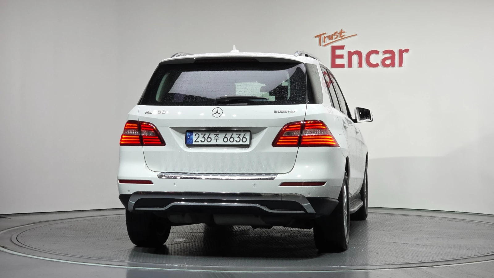Mercedes-Benz ML 350 | АВТОФИНАНСИРАНЕ | ФИКСИРАНА ЦЕНА ДО БЪЛГАРИЯ, снимка 4 - Автомобили и джипове - 55287714
