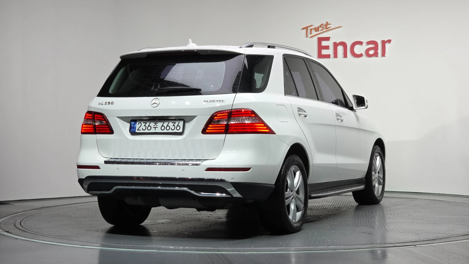 Mercedes-Benz ML 350 | АВТОФИНАНСИРАНЕ | ФИКСИРАНА ЦЕНА ДО БЪЛГАРИЯ, снимка 3 - Автомобили и джипове - 55287714